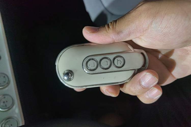 Used Wuling Hongguang MINIEV 2022 Macaron Premium Model – Lithium Iron Phosphate Vehicle Key