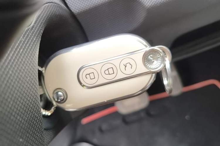 Used Wuling Hongguang MINIEV 2022 Macaron Premium Model – Lithium Iron Phosphate Vehicle Key