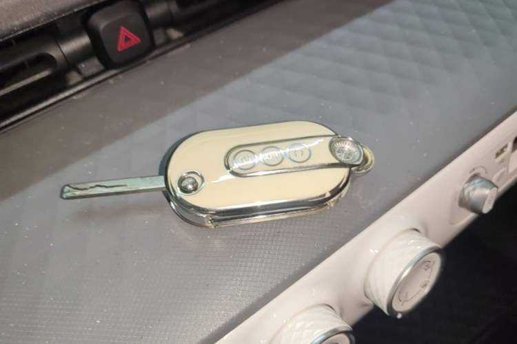 Used Wuling Hongguang MINIEV 2022 GAMEBOY 200km Play Edition with Lithium Iron Phosphate Vehicle Key