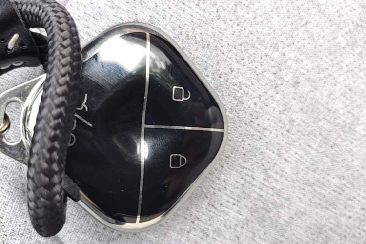 Used Wuling Hongguang MINIEV 2022 Macaron Premium Model – Lithium Iron Phosphate Vehicle Key
