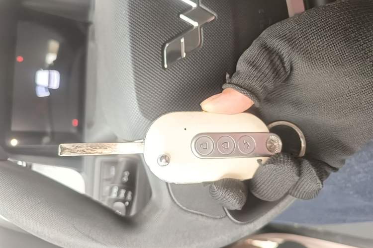 Used Wuling Hongguang MINIEV 2022 Macaron Premium Model – Lithium Ternary Battery Vehicle Key