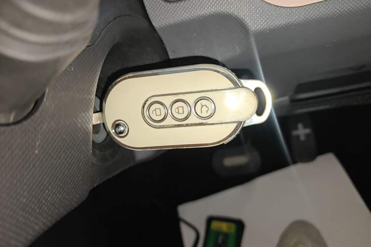 Used Wuling Hongguang MINIEV 2022 Macaron Premium Model – Lithium Iron Phosphate Vehicle Key