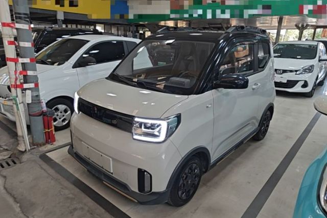 Używany Wuling Hongguang MINIEV 2022 GAMEBOY 300km Enthusiast Model with Lithium Iron Phosphate