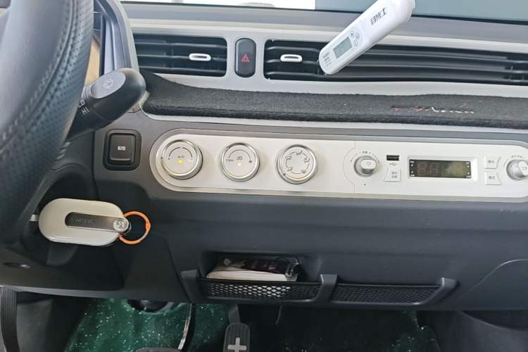 Used Wuling Hongguang MINIEV 2022 Macaron Fashion Edition Lithium-Nickel-Cobalt-Alpha-oxide Audio And AC Panel
