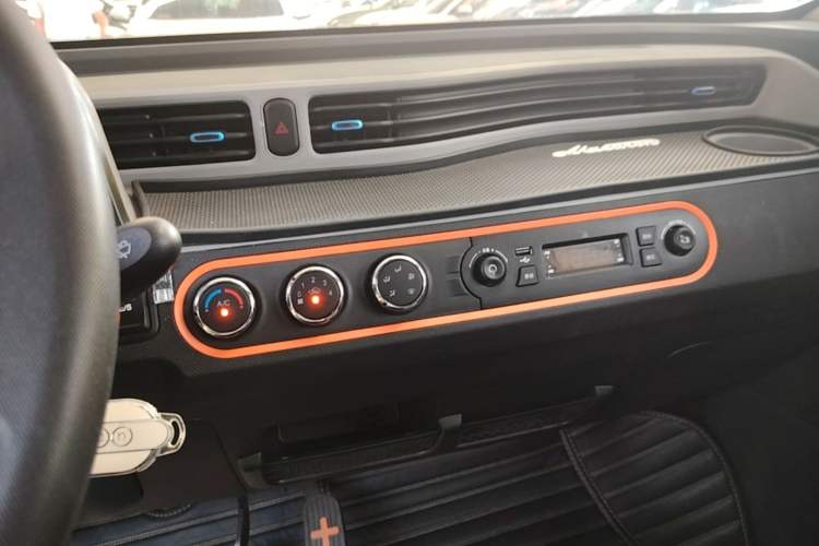 Used Wuling Hongguang MINIEV 2022 Zizai Version Lithium Iron Phosphate Audio And AC Panel