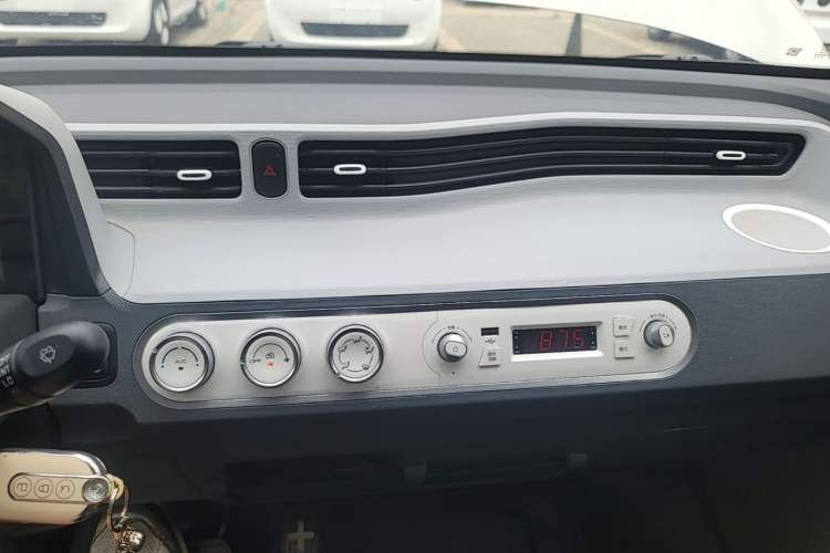 Used Wuling Hongguang MINIEV 2022 Macaron Fashion Model Lithium Iron Phosphate Audio And AC Panel