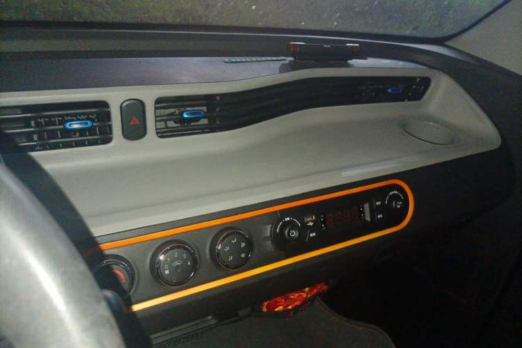 Used Wuling Hongguang MINIEV 2022 Zizai Version Lithium Iron Phosphate Audio And AC Panel