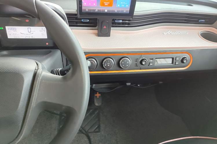 Used Wuling Hongguang MINIEV 2022 Easy Version Lithium Iron Phosphate Audio And AC Panel