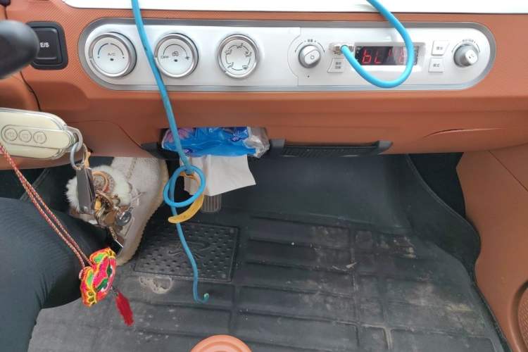 Used Wuling Hongguang MINIEV 2022 Macaron Premium Model – Lithium Iron Phosphate Audio And AC Panel
