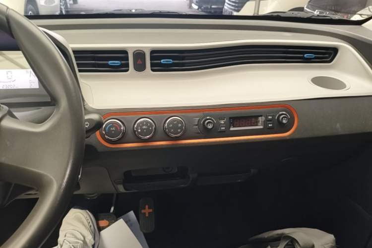 Used Wuling Hongguang MINIEV 2022 Easy Version Lithium Iron Phosphate Audio And AC Panel