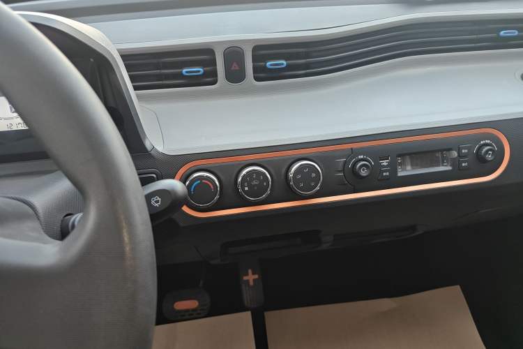 Used Wuling Hongguang MINIEV 2022 Easy Version Lithium Iron Phosphate Audio And AC Panel
