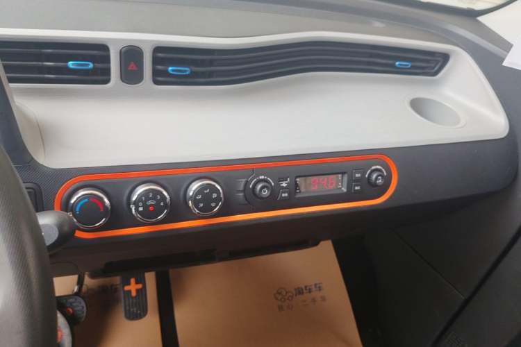 Used Wuling Hongguang MINIEV 2022 Easy Version Lithium Iron Phosphate Audio And AC Panel