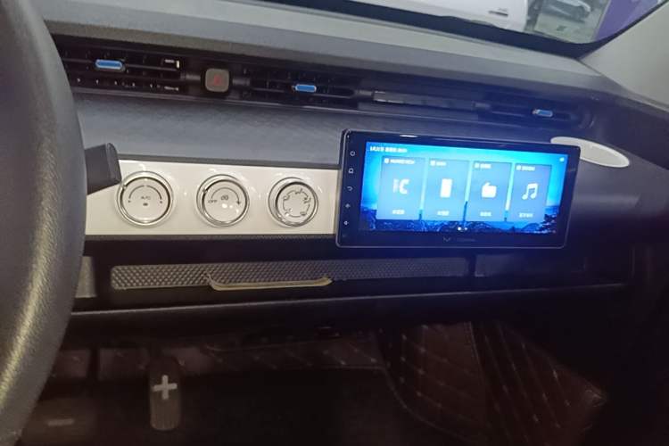 Used Wuling Hongguang MINIEV 2022 GAMEBOY 300km Enthusiast Model with Lithium Iron Phosphate Audio And AC Panel