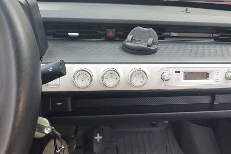 Used Wuling Hongguang MINIEV 2022 GAMEBOY 300km Enthusiast Model with Lithium Iron Phosphate Audio And AC Panel