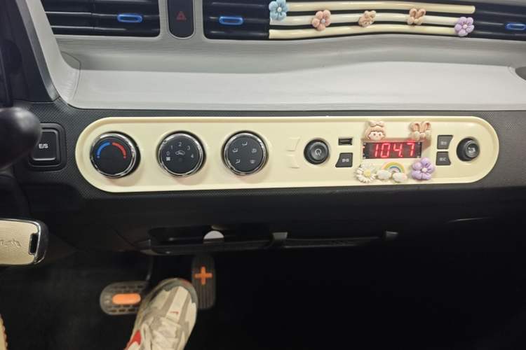Used Wuling Hongguang MINIEV 2022 Easy Version Lithium Iron Phosphate Audio And AC Panel