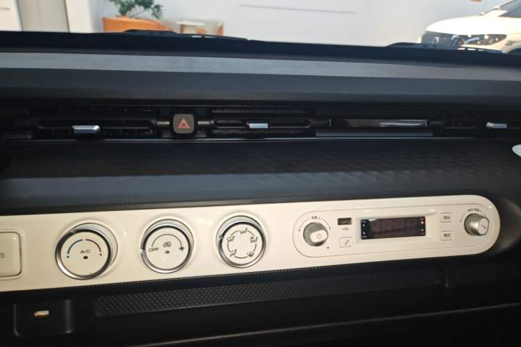 Used Wuling Hongguang MINIEV 2022 GAMEBOY 200km Gaming Edition with Lithium Iron Phosphate Audio And AC Panel