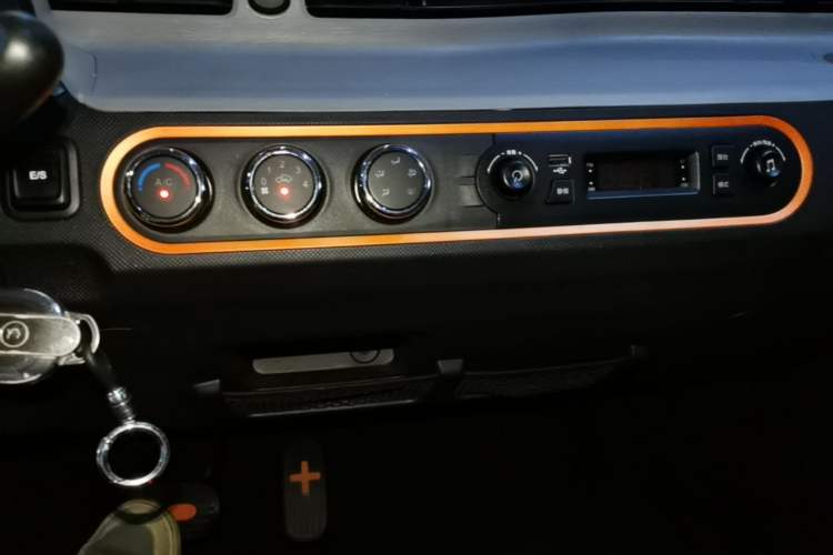 Used Wuling Hongguang MINIEV 2022 Zizai Version Lithium-NMC Audio And AC Panel