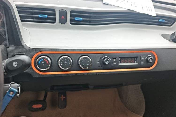 Used Wuling Hongguang MINIEV 2022 Zizai Version Lithium Iron Phosphate Audio And AC Panel