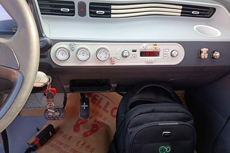 Used Wuling Hongguang MINIEV 2022 Macaron Fashion Model Lithium Iron Phosphate Audio And AC Panel