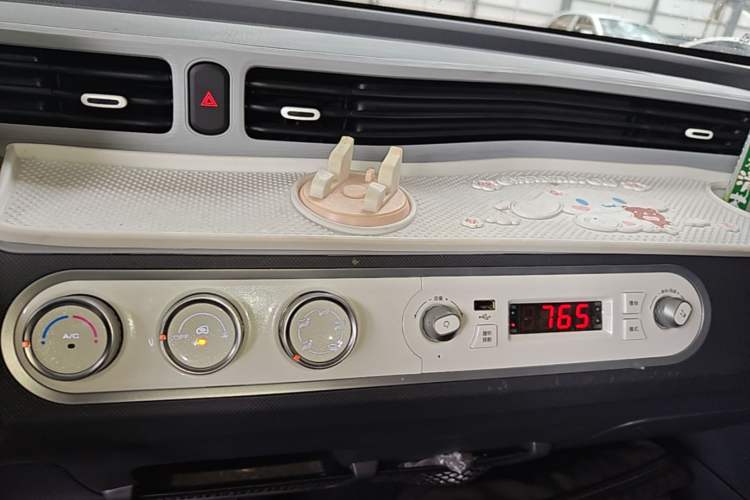 Used Wuling Hongguang MINIEV 2022 Macaron Premium Model – Lithium Iron Phosphate Audio And AC Panel