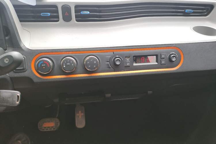 Used Wuling Hongguang MINIEV 2022 Zizai Version Lithium Iron Phosphate Audio And AC Panel