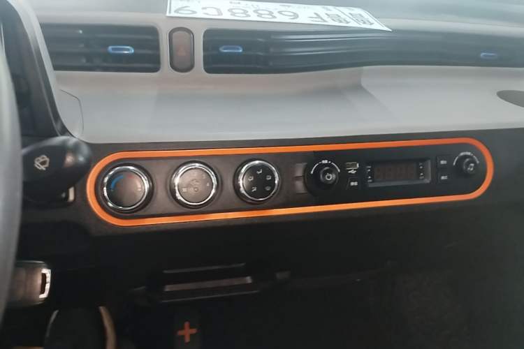Used Wuling Hongguang MINIEV 2022 Easy Version Lithium Iron Phosphate Audio And AC Panel