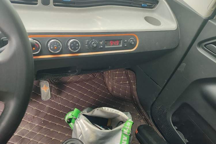 Used Wuling Hongguang MINIEV 2022 Zizai Version Lithium Iron Phosphate Audio And AC Panel