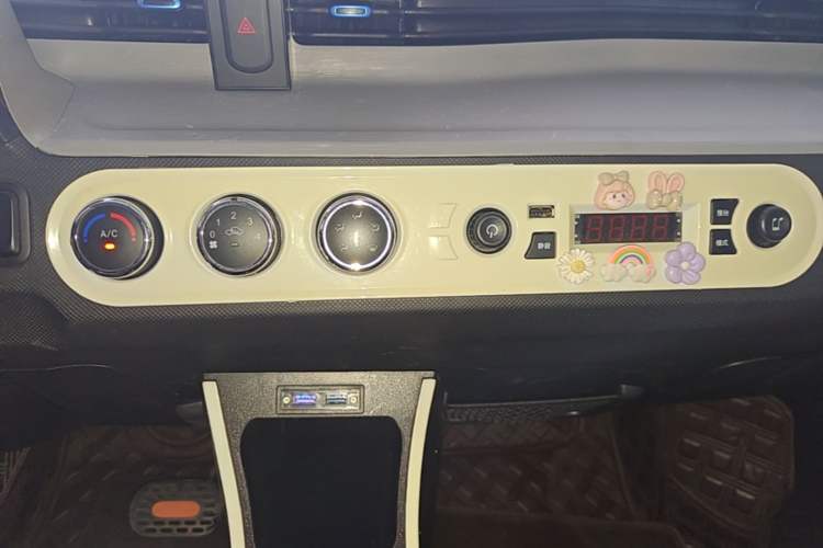 Used Wuling Hongguang MINIEV 2022 Easy Version Lithium-NMC Audio And AC Panel