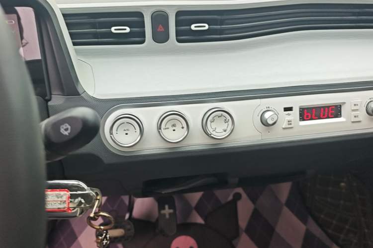 Used Wuling Hongguang MINIEV 2022 Macaron Premium Model – Lithium Iron Phosphate Audio And AC Panel