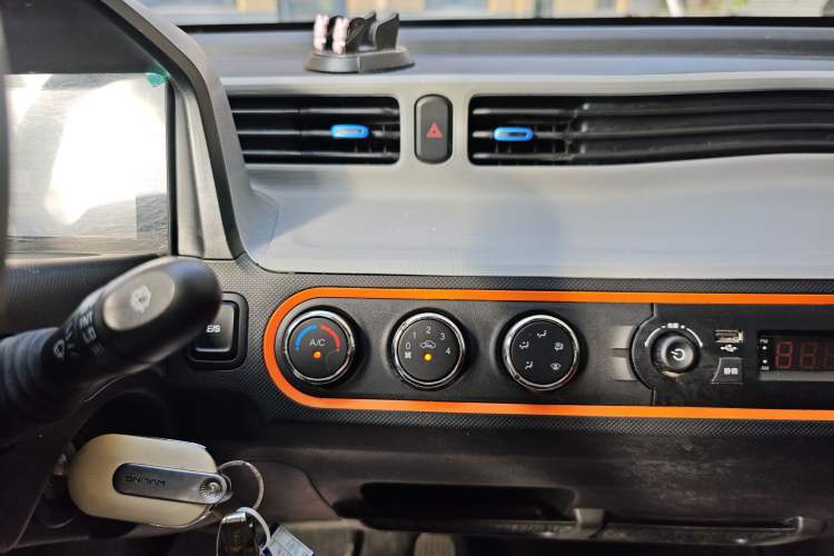 Used Wuling Hongguang MINIEV 2022 Enjoy Edition Lithium Iron Phosphate Audio And AC Panel