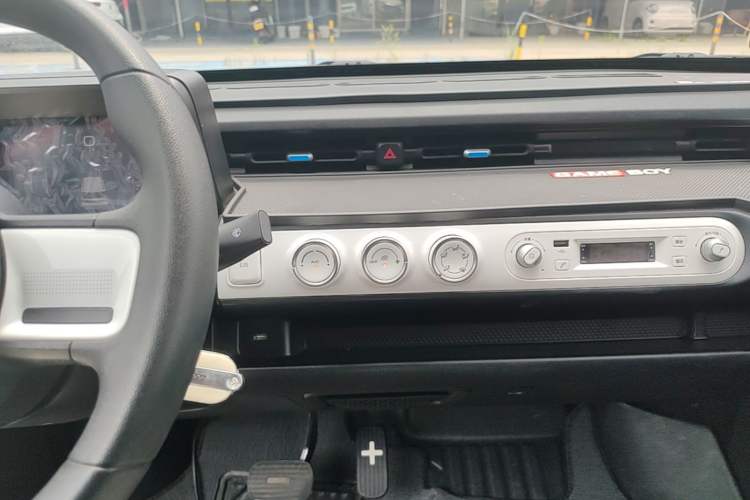 Used Wuling Hongguang MINIEV 2022 GAMEBOY 300km Enthusiast Model with Lithium Iron Phosphate Audio And AC Panel