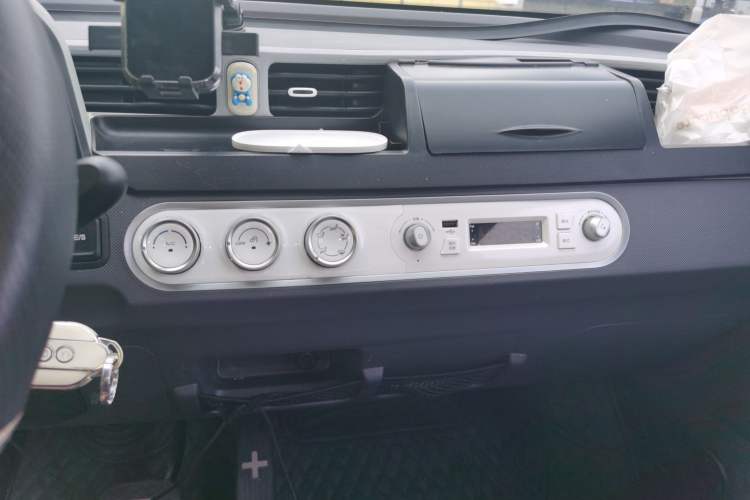 Used Wuling Hongguang MINIEV 2022 Macaron Premium Model – Lithium Iron Phosphate Audio And AC Panel