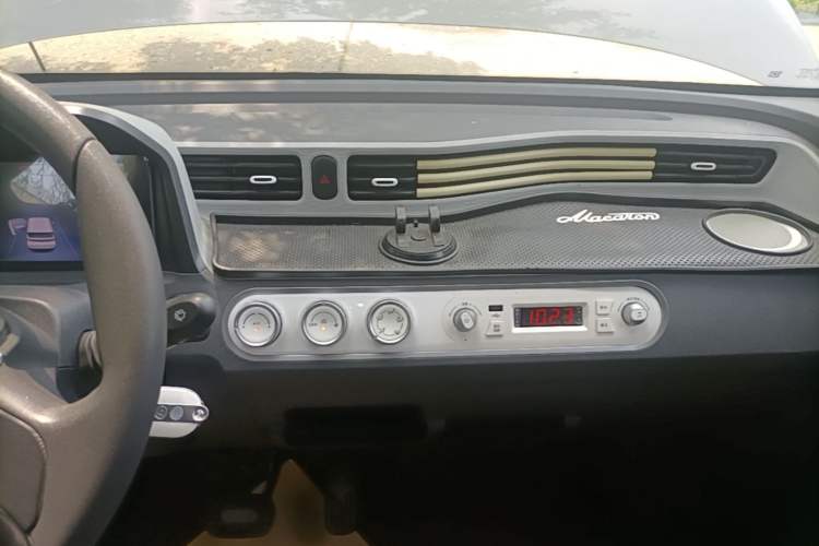 Used Wuling Hongguang MINIEV 2022 Macaron Fashion Edition Lithium-Nickel-Cobalt-Alpha-oxide Audio And AC Panel