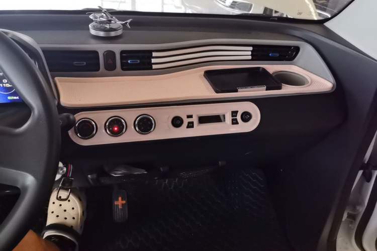 Used Wuling Hongguang MINIEV 2022 Enjoy Edition Lithium-Ion Battery Audio And AC Panel