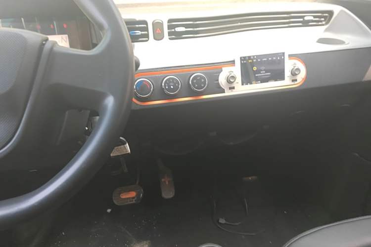 Used Wuling Hongguang MINIEV 2022 Easy Version Lithium Iron Phosphate Audio And AC Panel