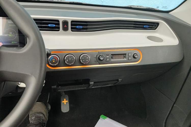 Used Wuling Hongguang MINIEV 2022 Zizai Version Lithium Iron Phosphate Audio And AC Panel