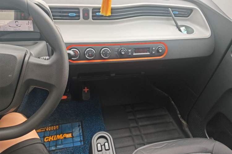 Used Wuling Hongguang MINIEV 2022 Easy Version Lithium Iron Phosphate Audio And AC Panel