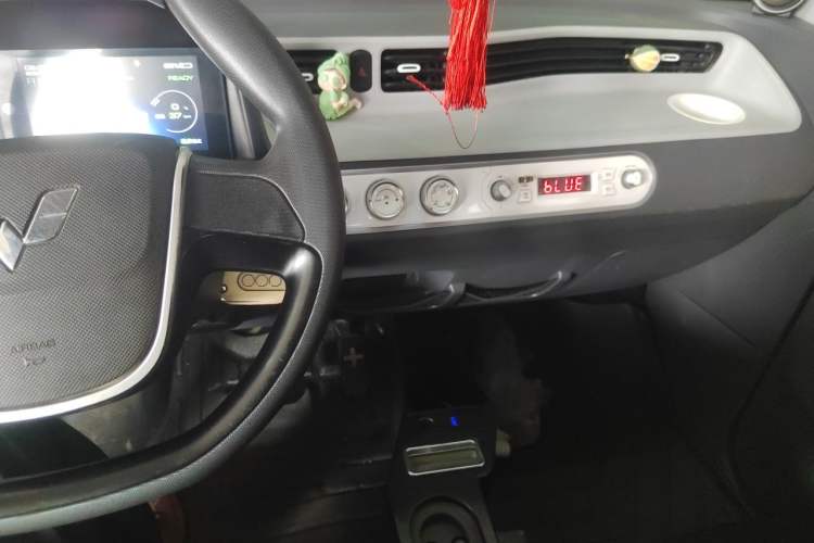 Used Wuling Hongguang MINIEV 2022 Macaron Premium Model – Lithium Iron Phosphate Audio And AC Panel
