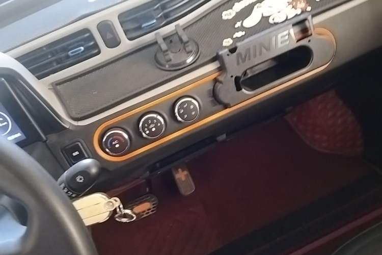 Used Wuling Hongguang MINIEV 2022 Macaron Premium Model – Lithium Iron Phosphate Audio And AC Panel