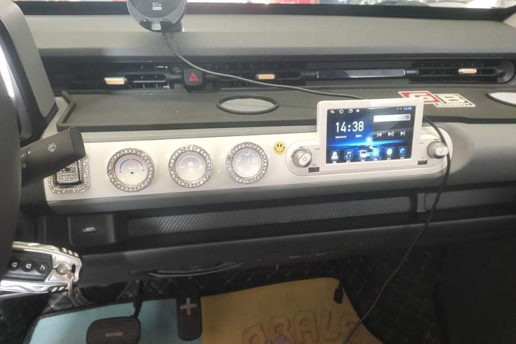 Used Wuling Hongguang MINIEV 2022 GAMEBOY 300km Enthusiast Model with Lithium Iron Phosphate Audio And AC Panel