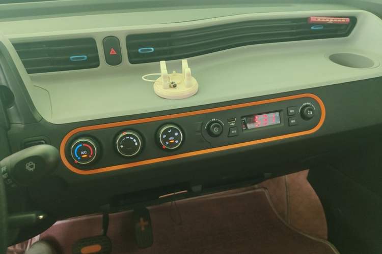 Used Wuling Hongguang MINIEV 2022 Easy Version Lithium Iron Phosphate Audio And AC Panel