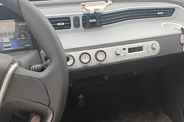Used Wuling Hongguang MINIEV 2022 Macaron Fashion Edition Lithium-Nickel-Cobalt-Alpha-oxide Audio And AC Panel