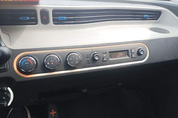 Used Wuling Hongguang MINIEV 2022 Easy Version Lithium-NMC Audio And AC Panel