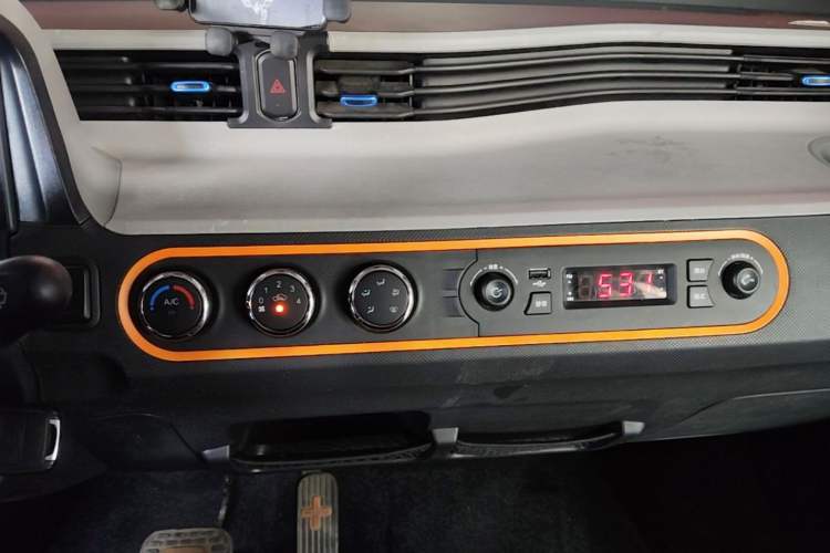 Used Wuling Hongguang MINIEV 2022 Enjoy Edition Lithium Iron Phosphate Audio And AC Panel