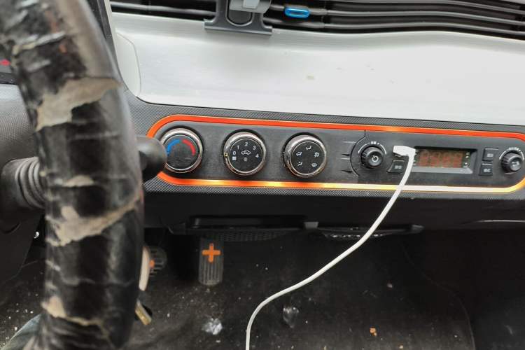 Used Wuling Hongguang MINIEV 2022 Easy Version Lithium Iron Phosphate Audio And AC Panel