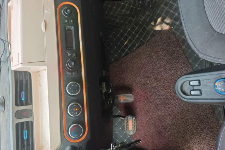 Used Wuling Hongguang MINIEV 2022 Easy Version Lithium Iron Phosphate Audio And AC Panel