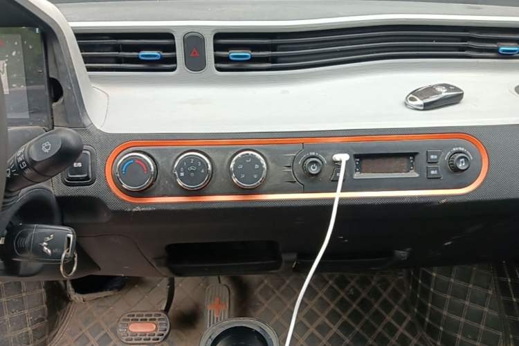 Used Wuling Hongguang MINIEV 2022 Easy Version Lithium-NMC Audio And AC Panel