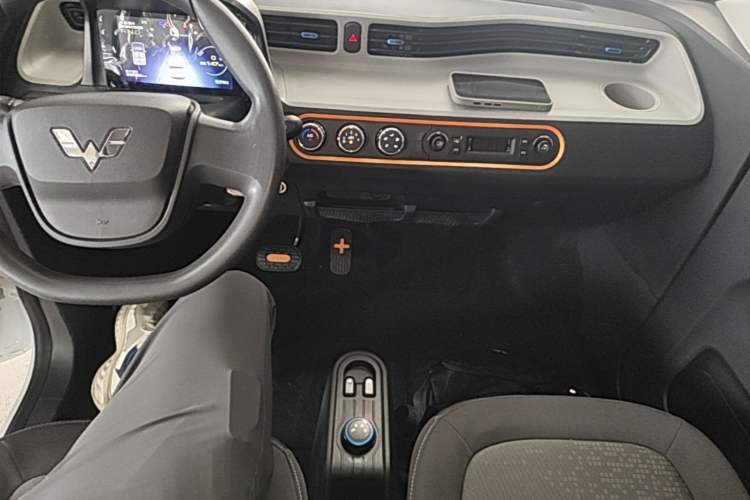 Used Wuling Hongguang MINIEV 2022 Enjoy Edition Lithium Iron Phosphate Audio And AC Panel