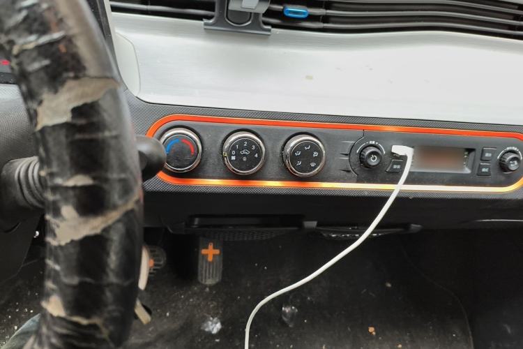 Used Wuling Hongguang MINIEV 2022 Easy Version Lithium Iron Phosphate Audio And AC Panel