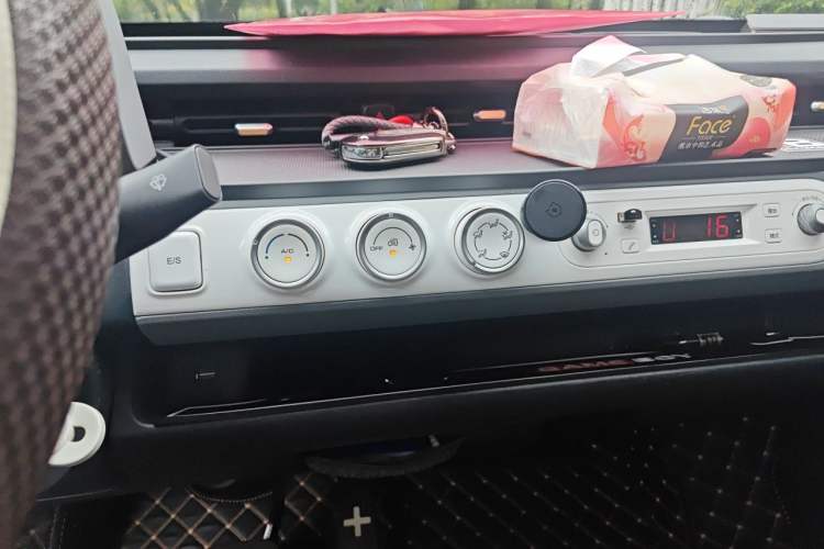 Used Wuling Hongguang MINIEV 2022 GAMEBOY 300km Enthusiast Model with Lithium Iron Phosphate Audio And AC Panel